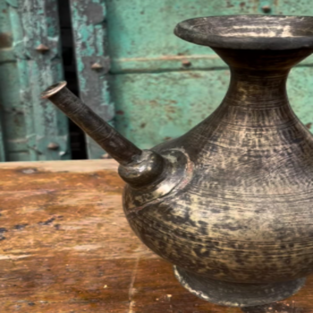 METANT000009 - Unique Shape Pot - Brass