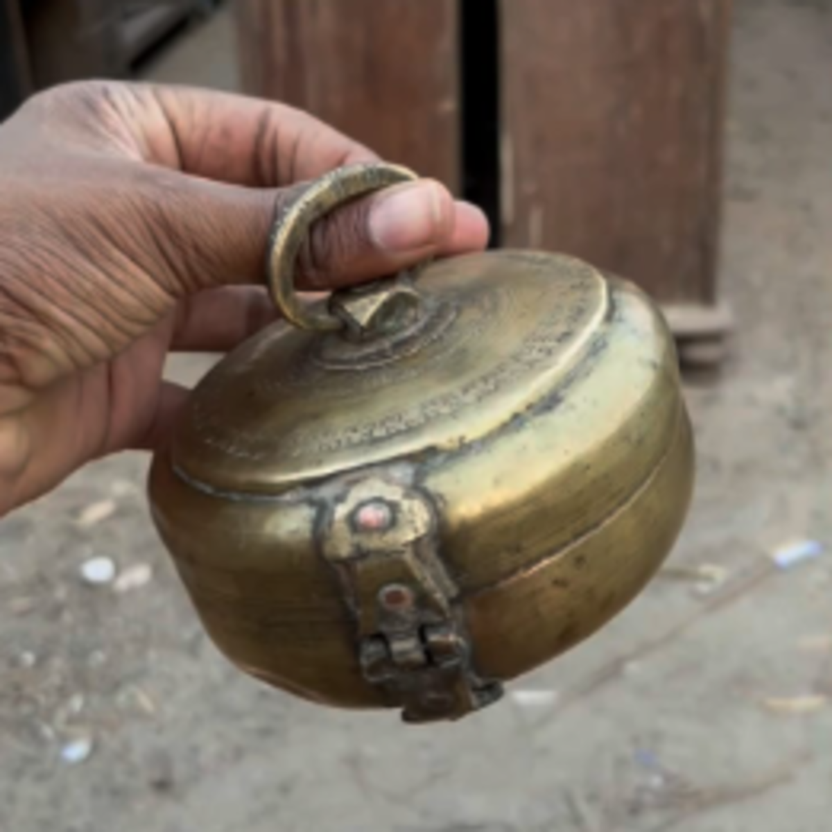 METANT000002 - Round Box - Brass (~80 Years old)
